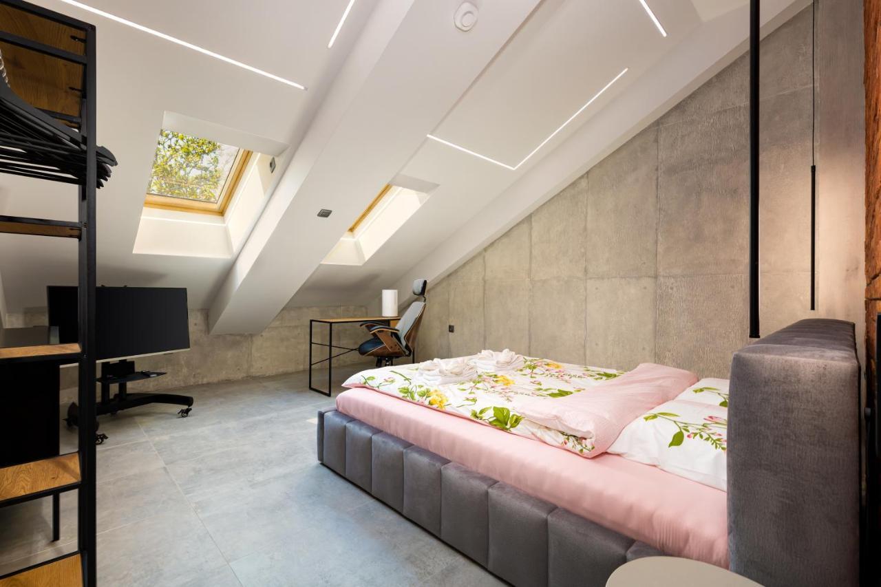 Appartamento Industrial-Style 2Bd Loft With Parking Spot By Flat Mаnager Plovdiv Esterno foto