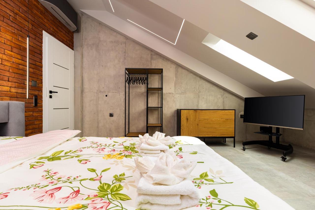 Appartamento Industrial-Style 2Bd Loft With Parking Spot By Flat Mаnager Plovdiv Esterno foto